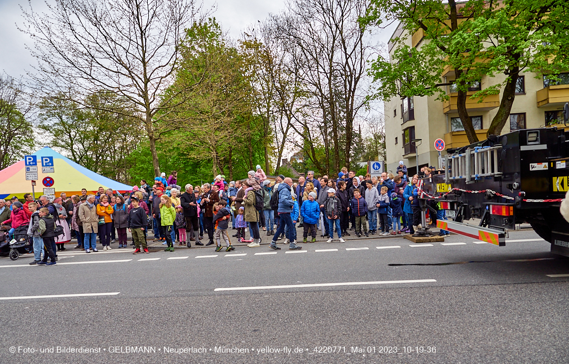 01.05.2023 - Maibaumaufstellung in Berg am Laim